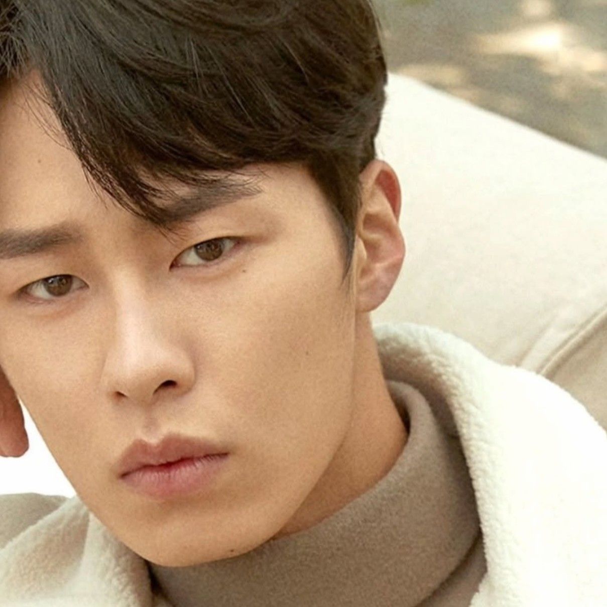 Behind-the-scenes cut of Lee Jaewook