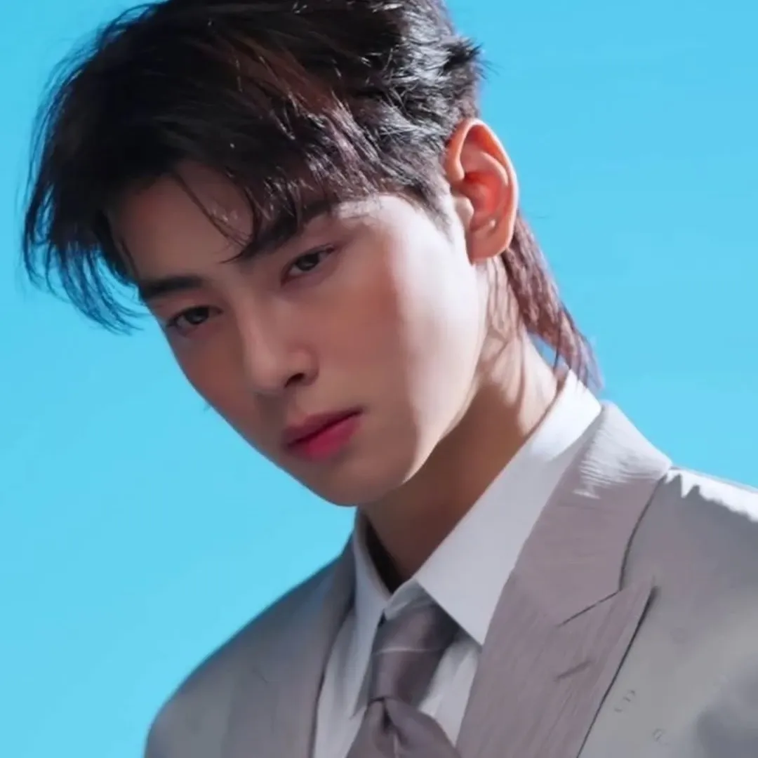 A moment captured by a fan of Cha Eunwoo