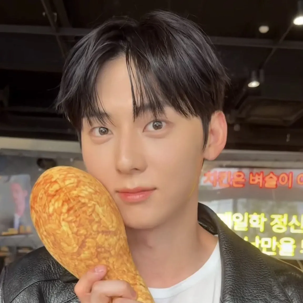 Behind-the-scenes cut of Hwang Minhyun