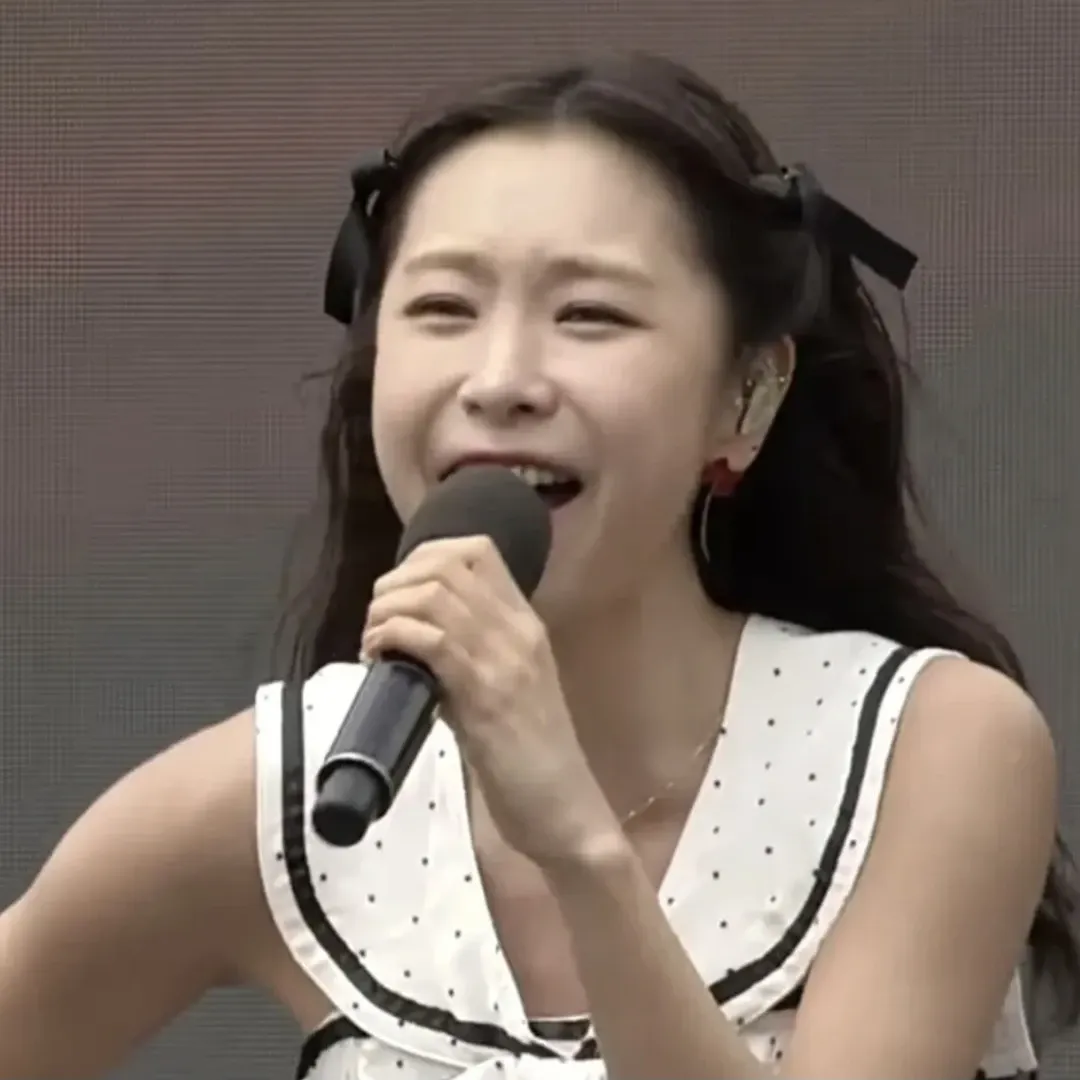 A moment captured by a fan of Huh Chanmi