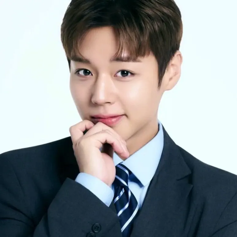 Foto terbaru dari Park Jihoon
