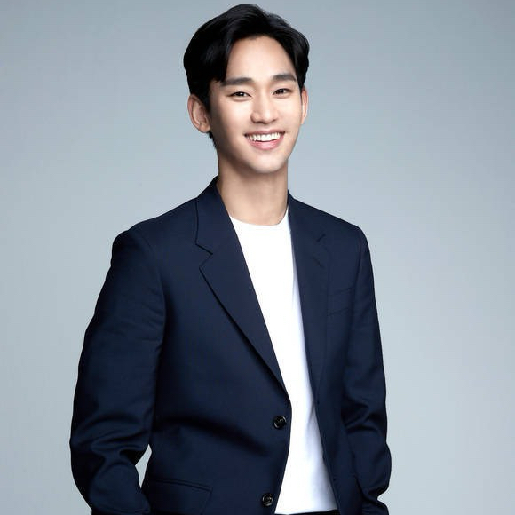 Foto kegiatan terbaru dari Kim Soohyun