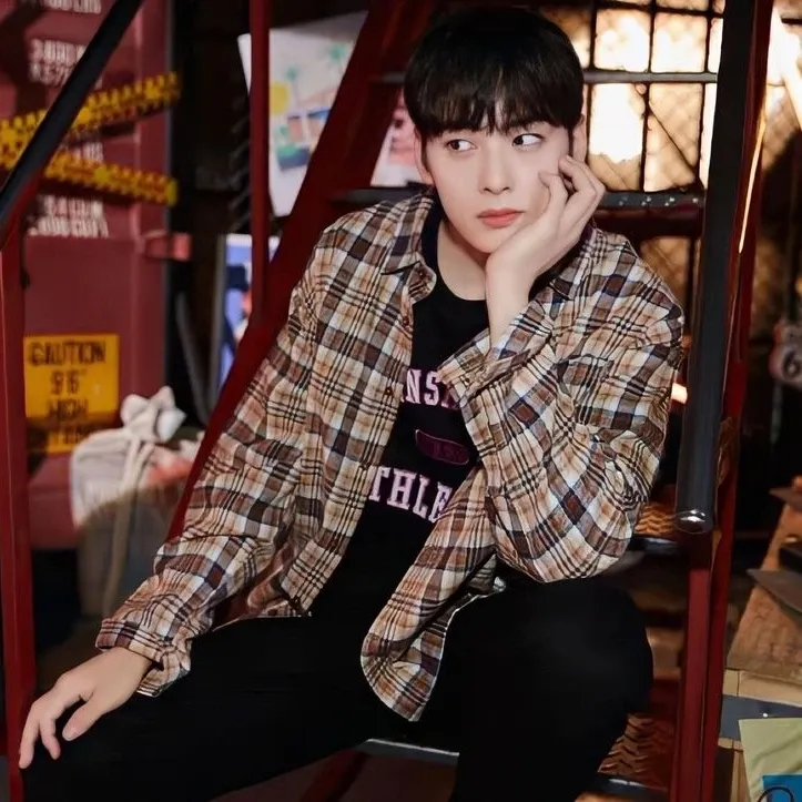Behind-the-scenes cut of Cha Eunwoo