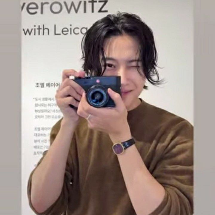 Behind-the-scenes cut of Lee Jongwon