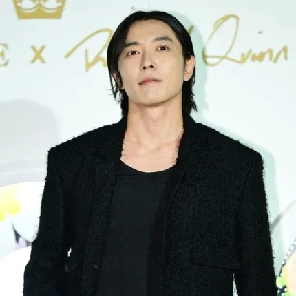 金材昱的最新照片