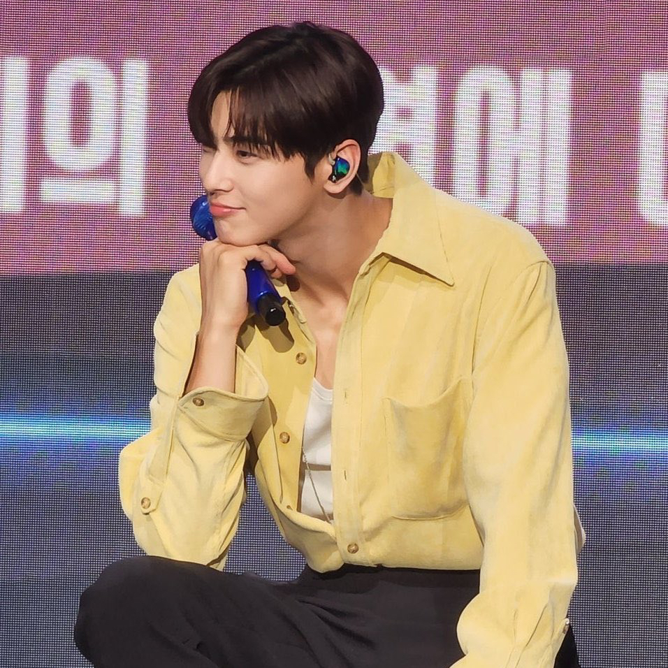 粉丝拍下的车银优瞬间