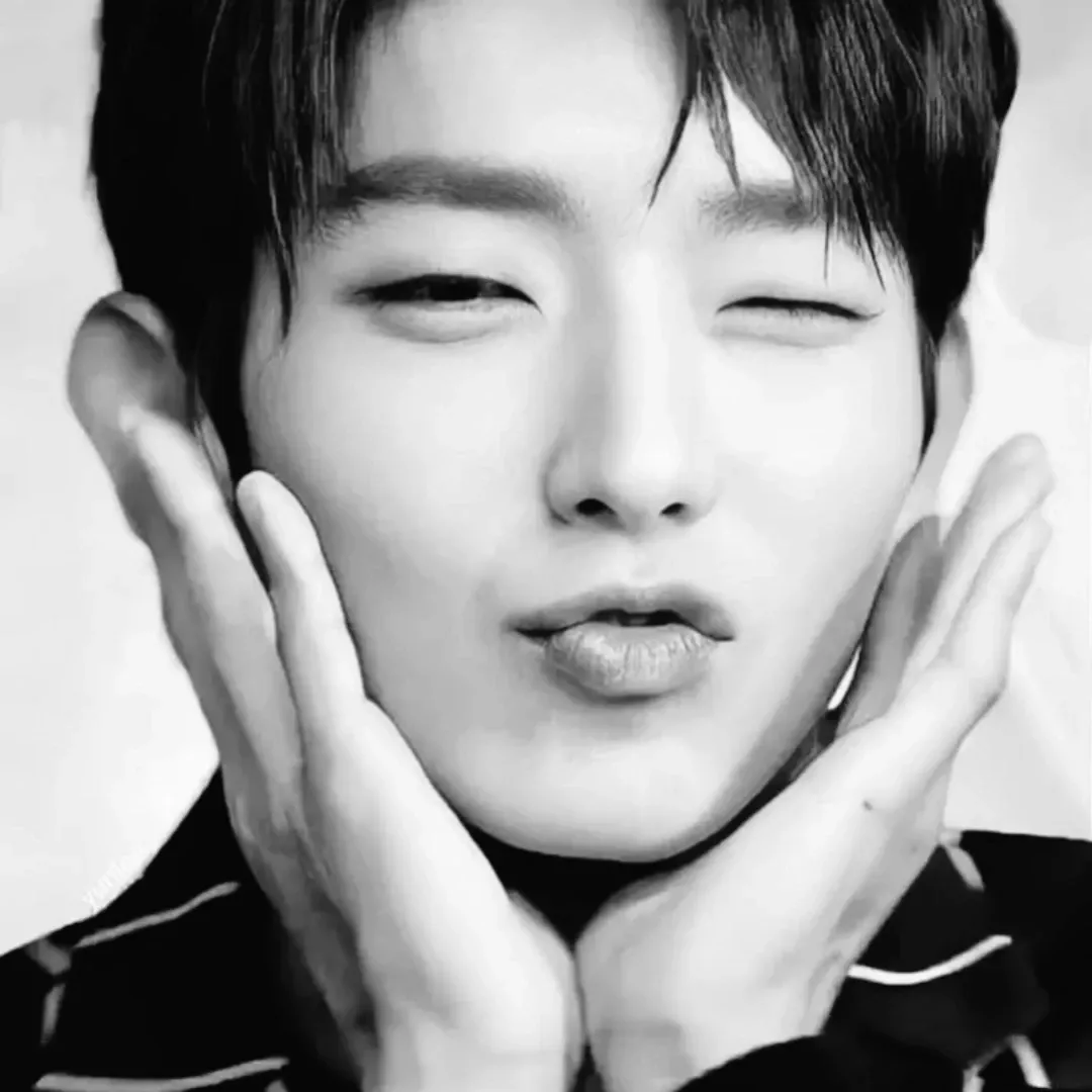 A moment captured by a fan of Lee Joongi