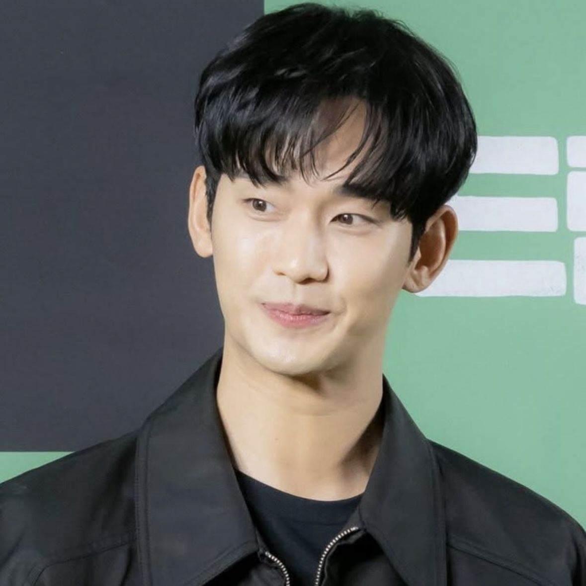 金秀賢的最新照片