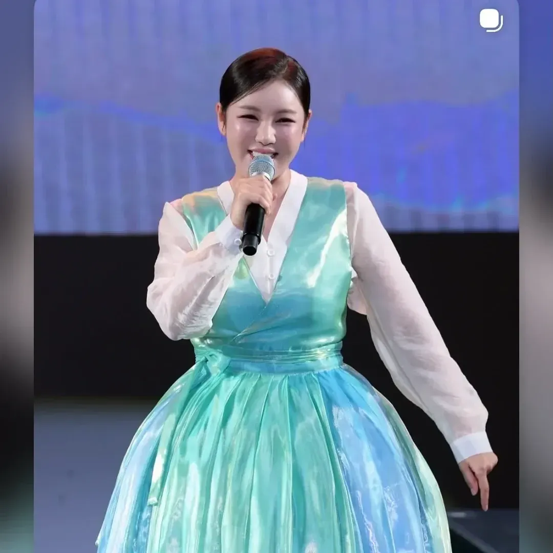 Momen yang diabadikan oleh penggemar Song Gain