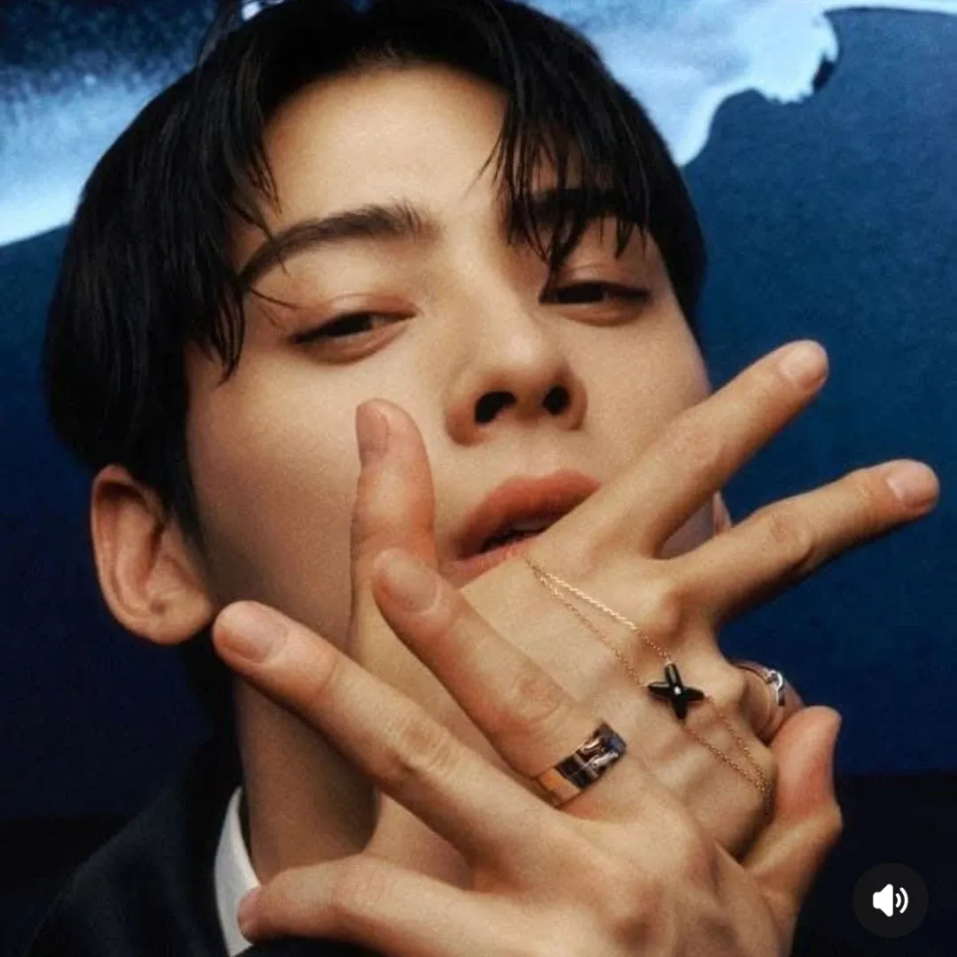 Behind-the-scenes cut of Cha Eunwoo