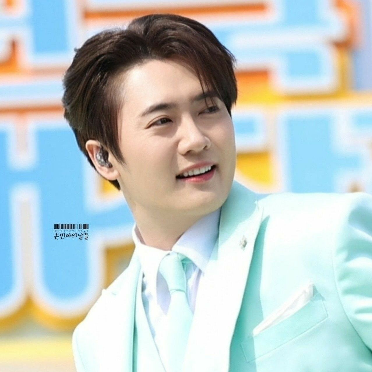 A moment captured by a fan of Son Binah