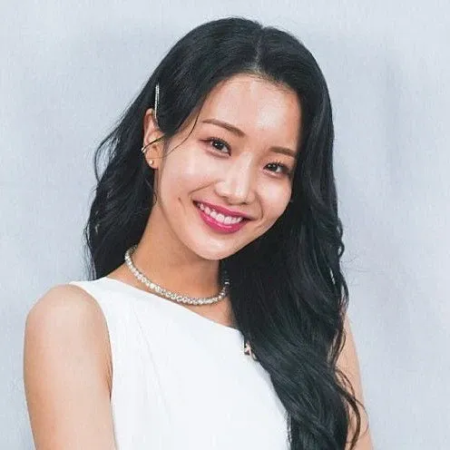 Recent activity shot of Kim Soyeon (2004)