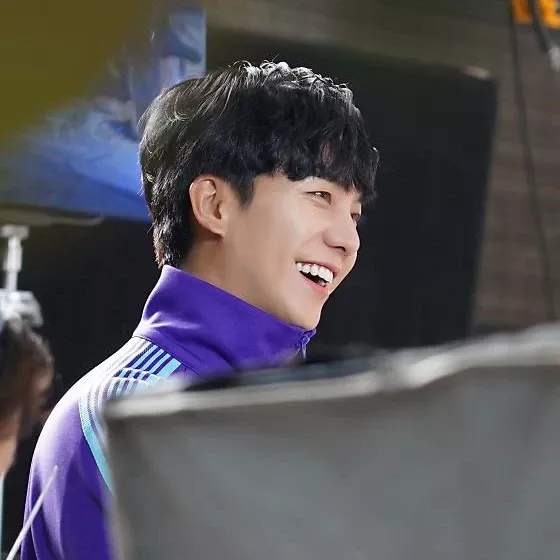 Behind-the-scenes cut of Lee Seunggi