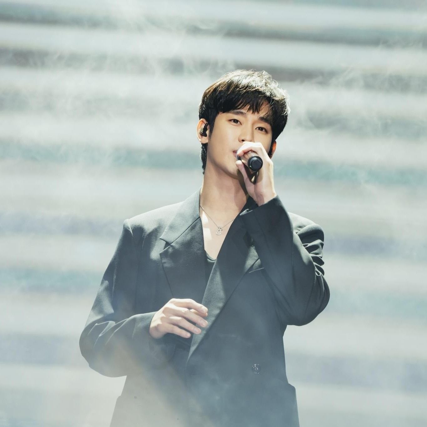 金秀贤的最新照片