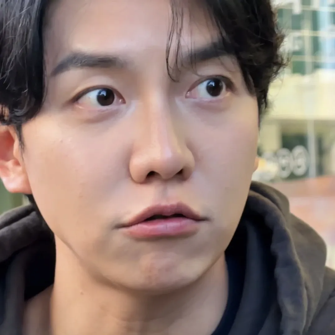 Behind-the-scenes cut of Lee Seunggi