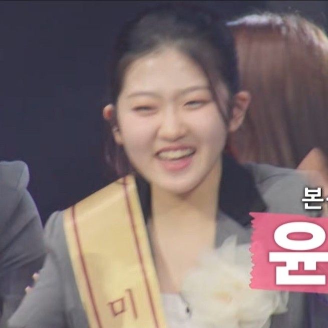 A moment captured by a fan of Yoon Yoonseo