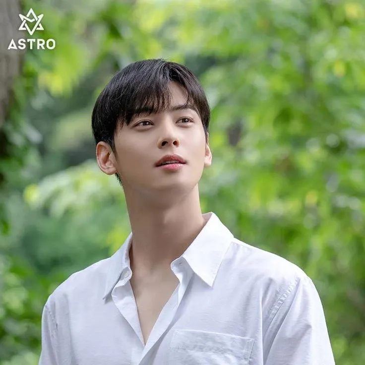 Latest photo of Cha Eunwoo