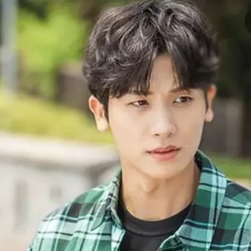 Behind-the-scenes cut of Park Hyungsik