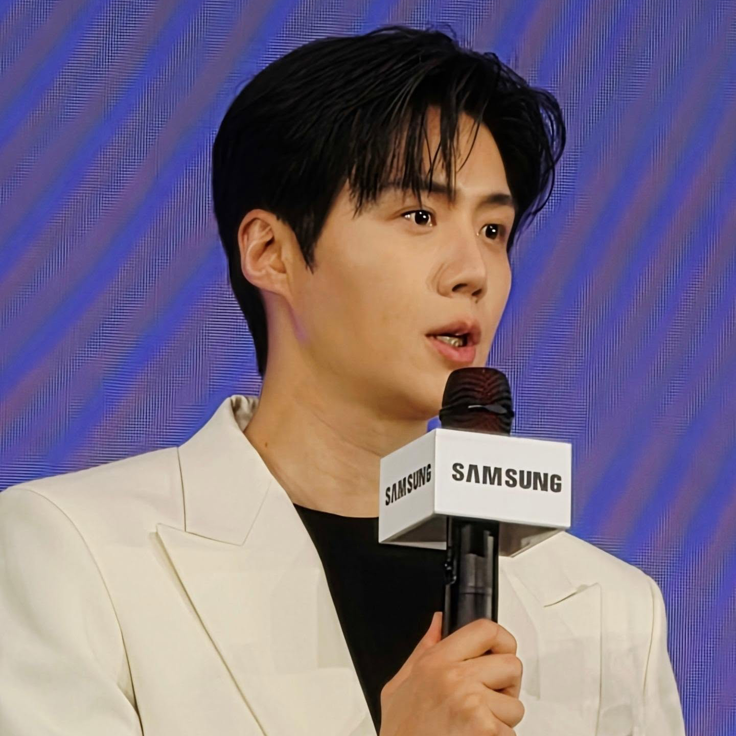 Behind-the-scenes cut of Kim Seonho