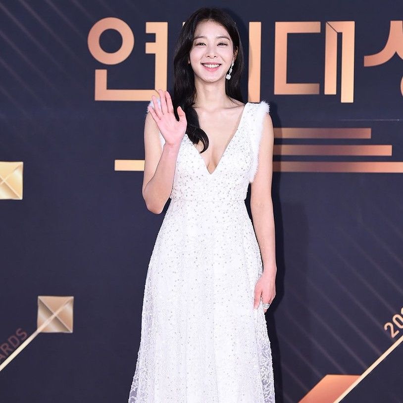 Behind-the-scenes cut of Seol Inah