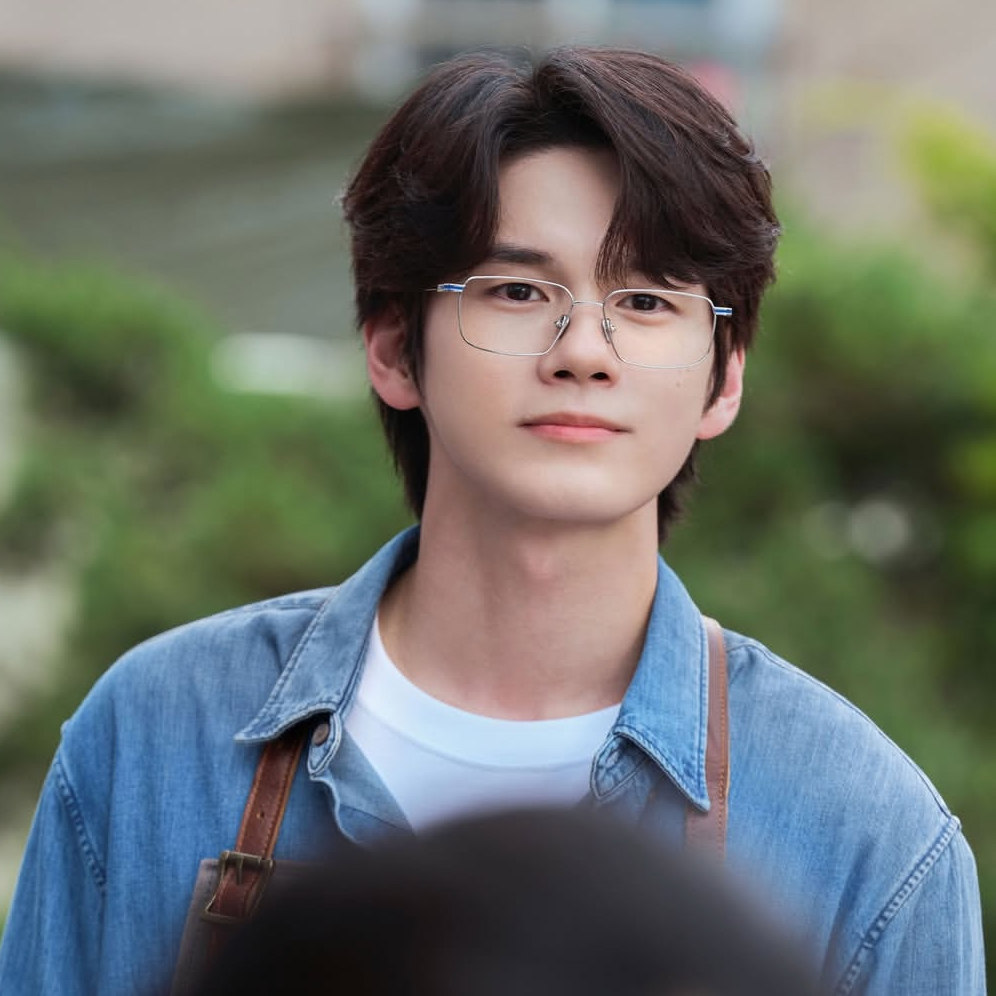 粉絲拍下的邕聖祐瞬間