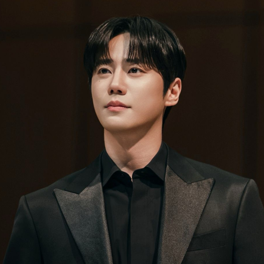 Recent activity shot of Lee Junyoung