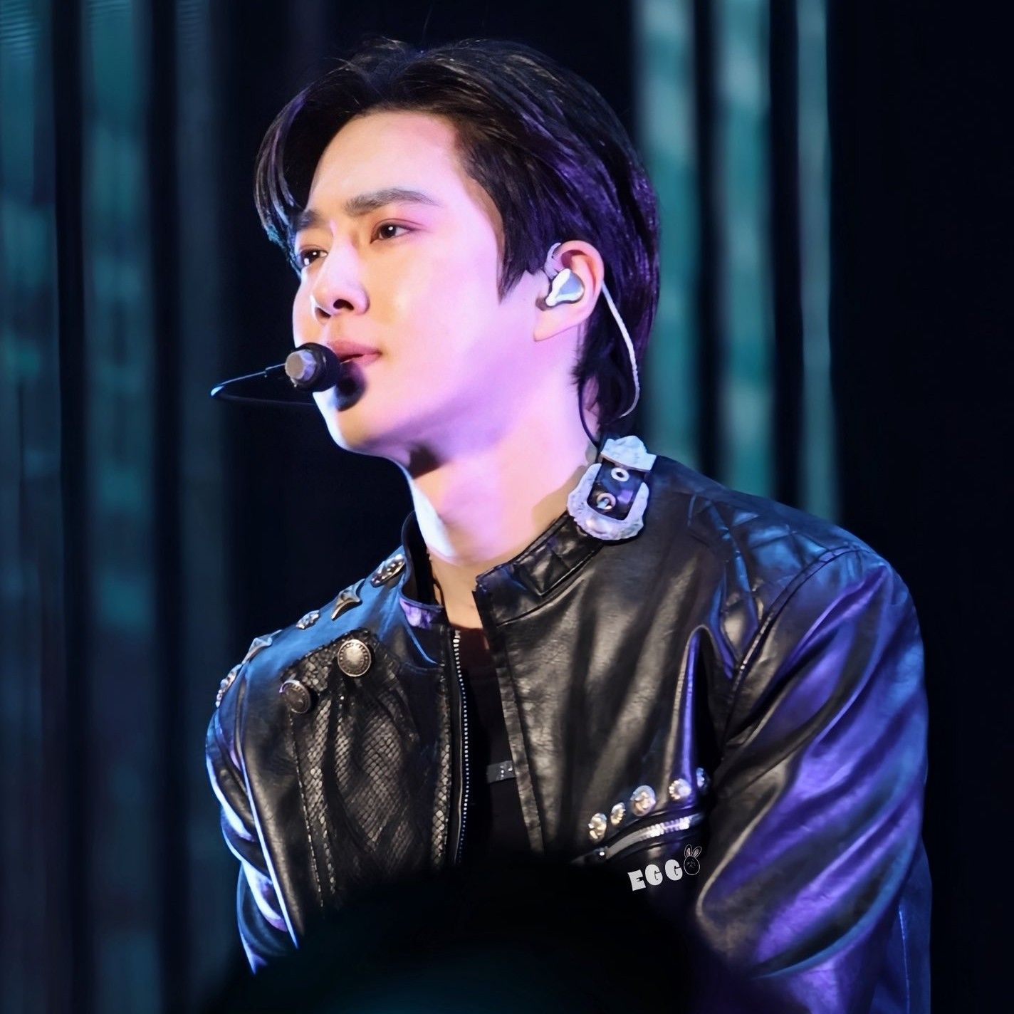 A moment captured by a fan of Suho