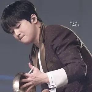 Behind-the-scenes cut of Lee Chanwon