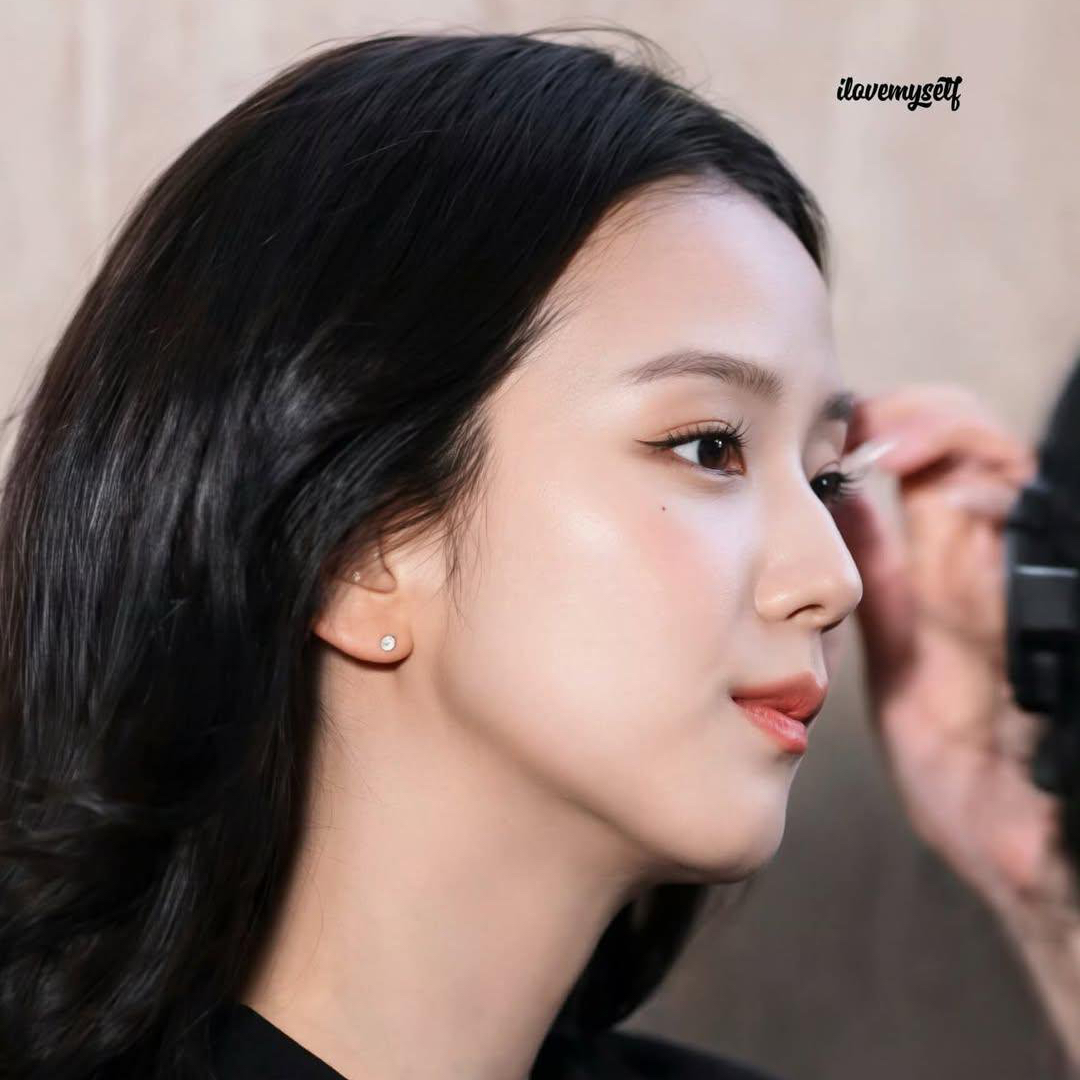 Recent activity shot of Jisoo (1995)