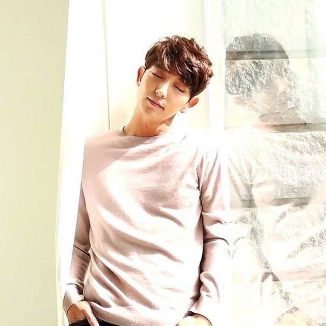 A moment captured by a fan of Lee Joongi