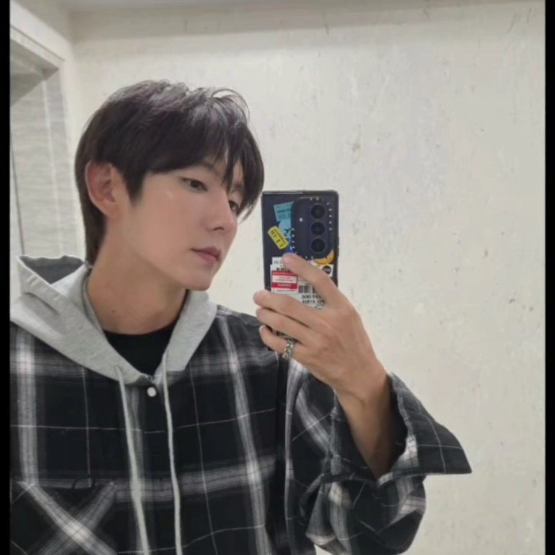 Behind-the-scenes cut of Lee Joongi