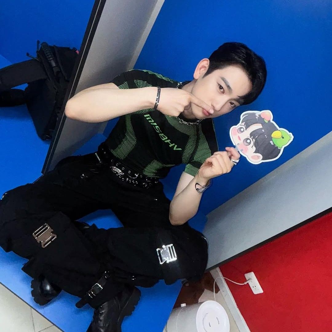 Momen yang diabadikan oleh penggemar Park Jinyoung