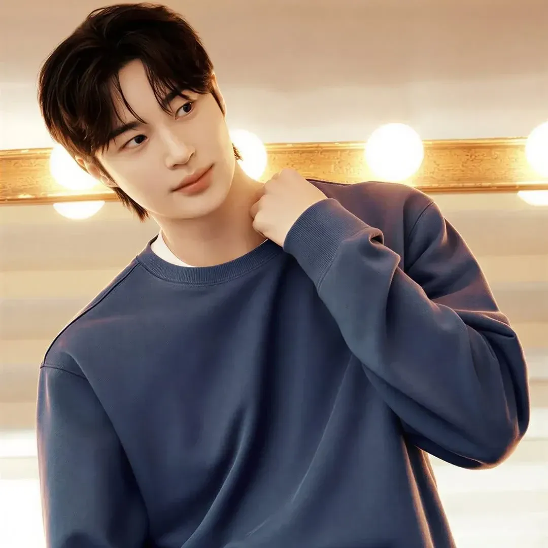 Recent activity shot of Byeon Wooseok