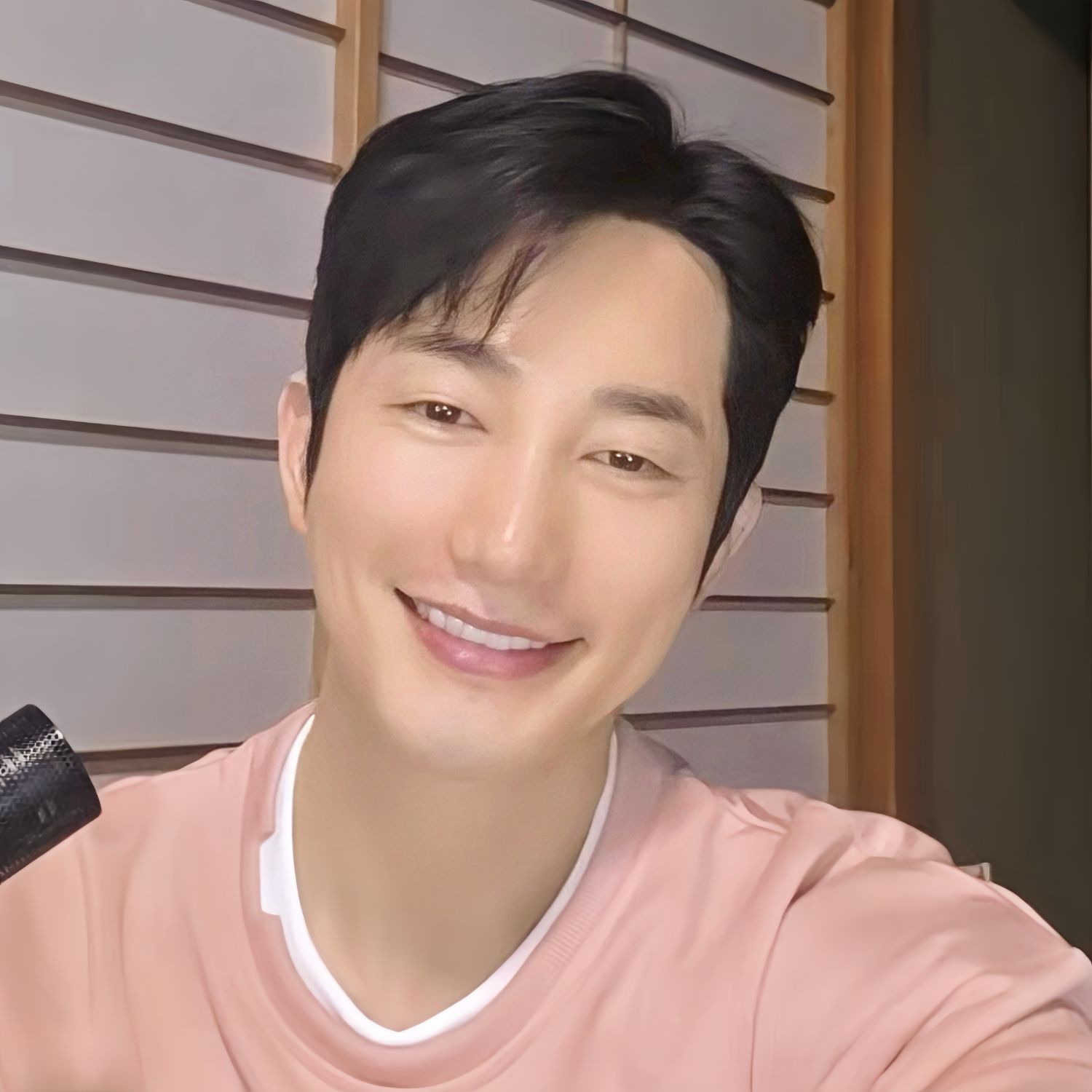 Behind-the-scenes cut of Park Sihoo