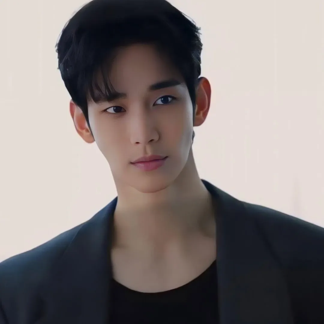 Recent activity shot of Kim Soohyun