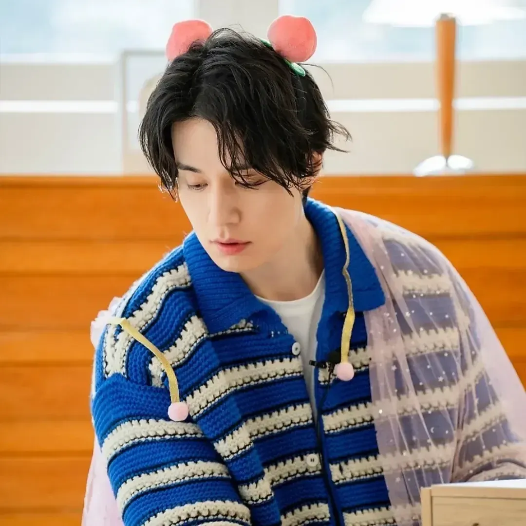 Recent activity shot of Lee Dongwook