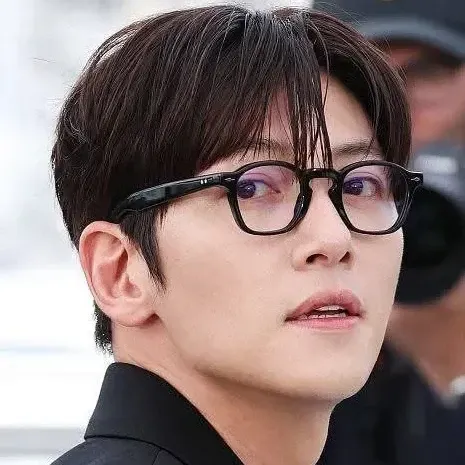 Behind-the-scenes cut of Ji Changwook