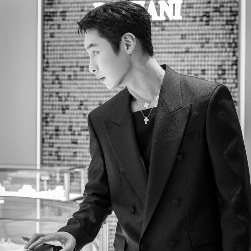 Behind-the-scenes cut of Lee Jaewook