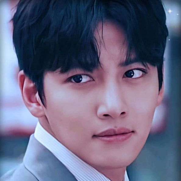 粉丝拍下的池昌旭瞬间