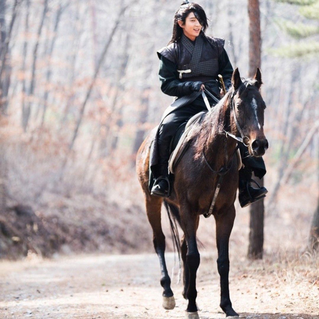 A moment captured by a fan of Lee Joongi