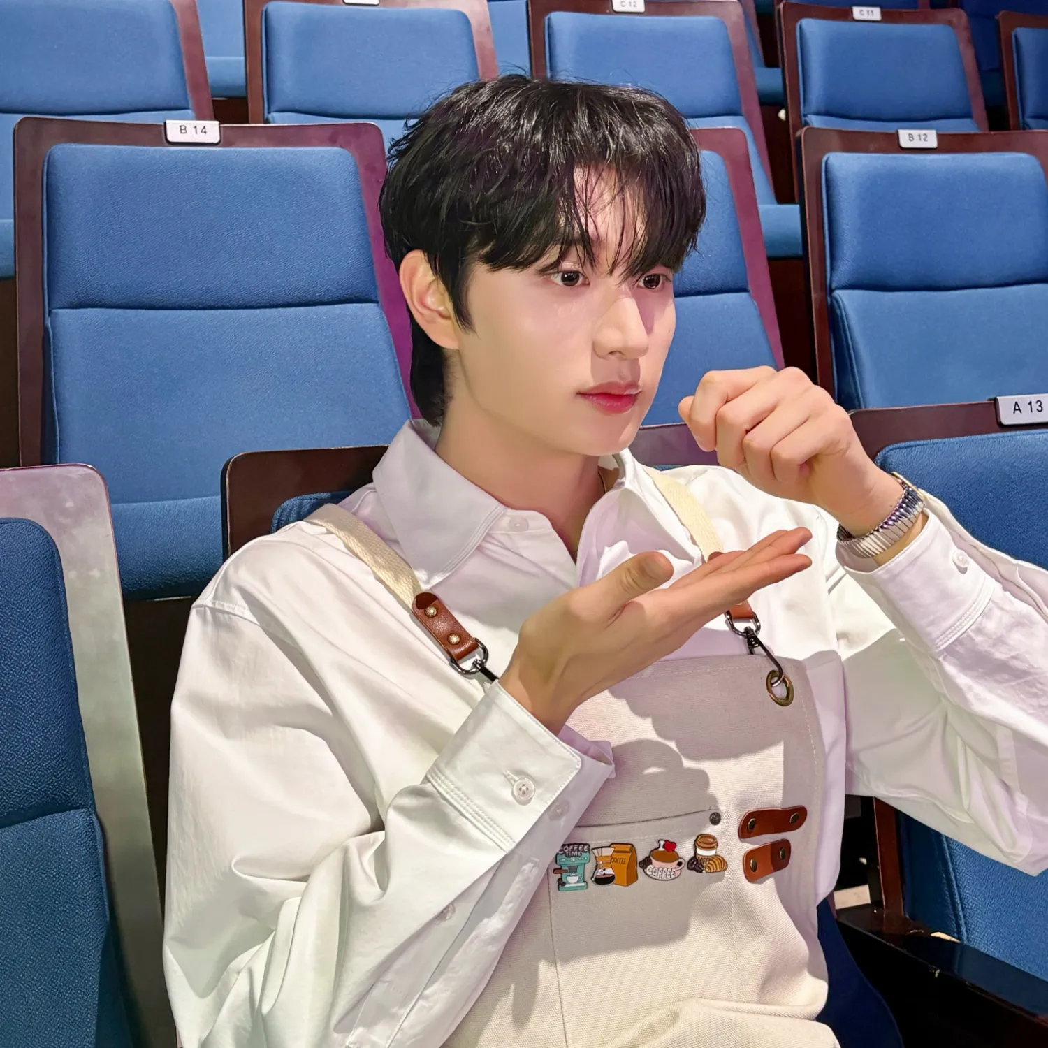 Behind-the-scenes cut of Kim Jaewon