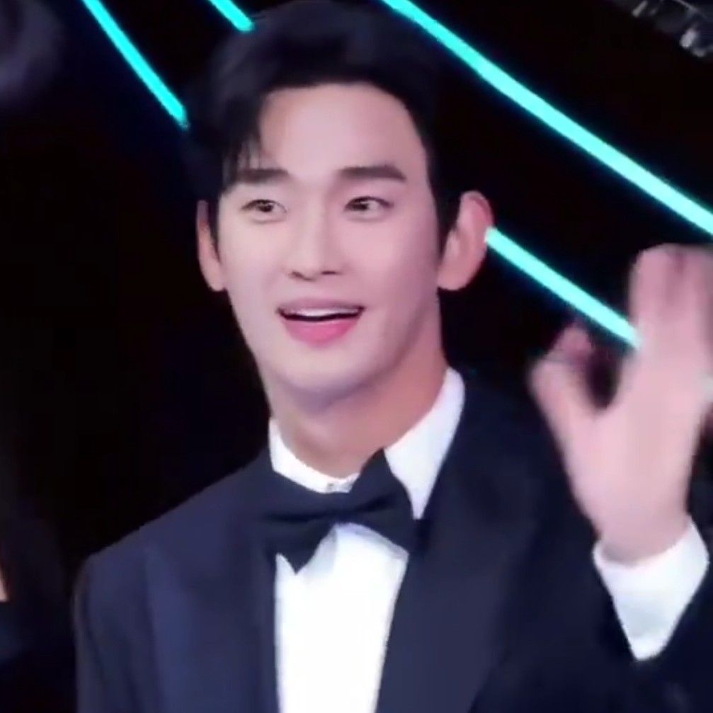 A moment captured by a fan of Kim Soohyun