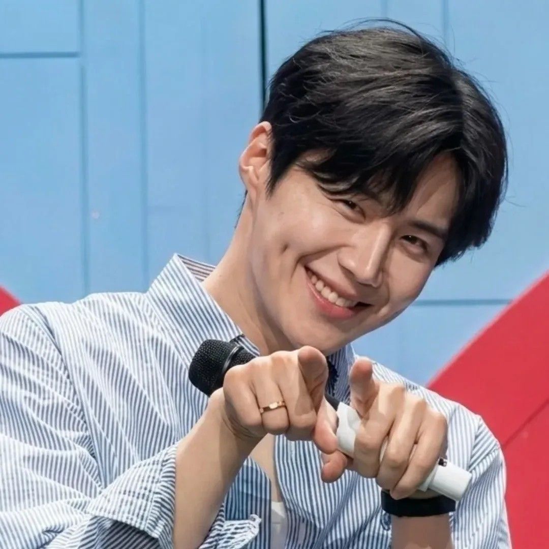 Behind-the-scenes cut of Kim Seonho