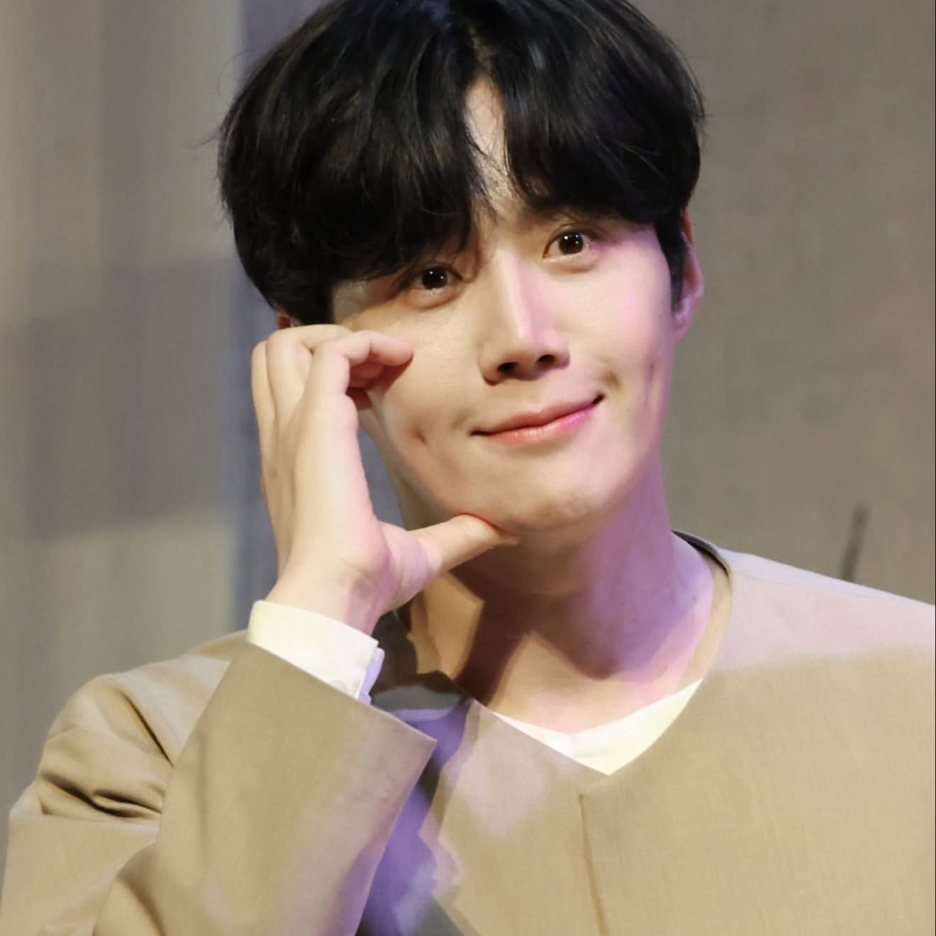 Behind-the-scenes cut of Kim Seonho