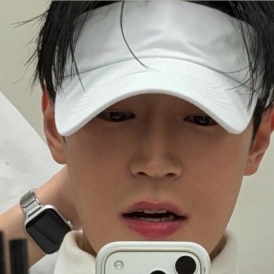 A moment captured by a fan of Park Seoham