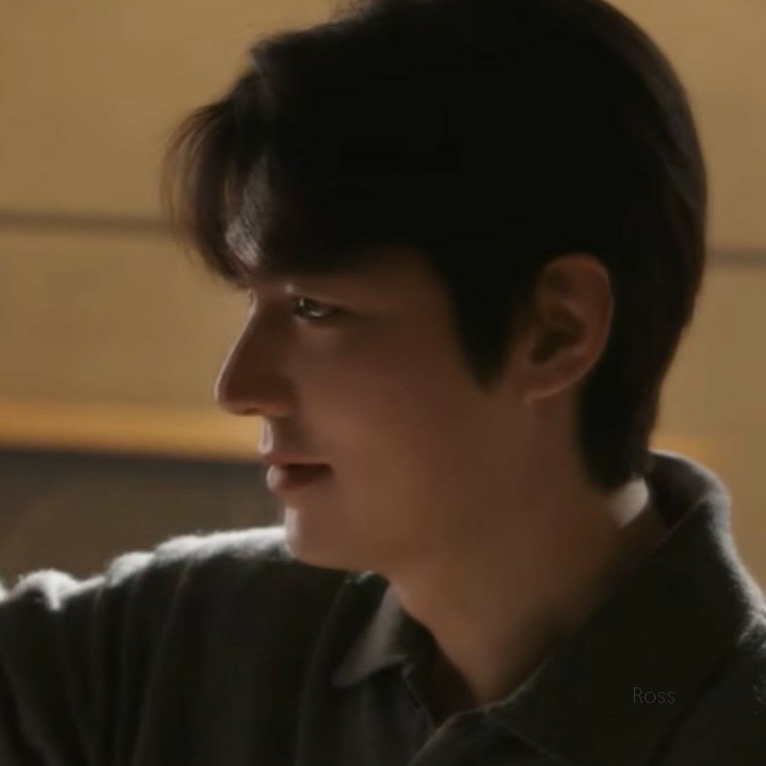 粉絲拍下的李敏鎬瞬間