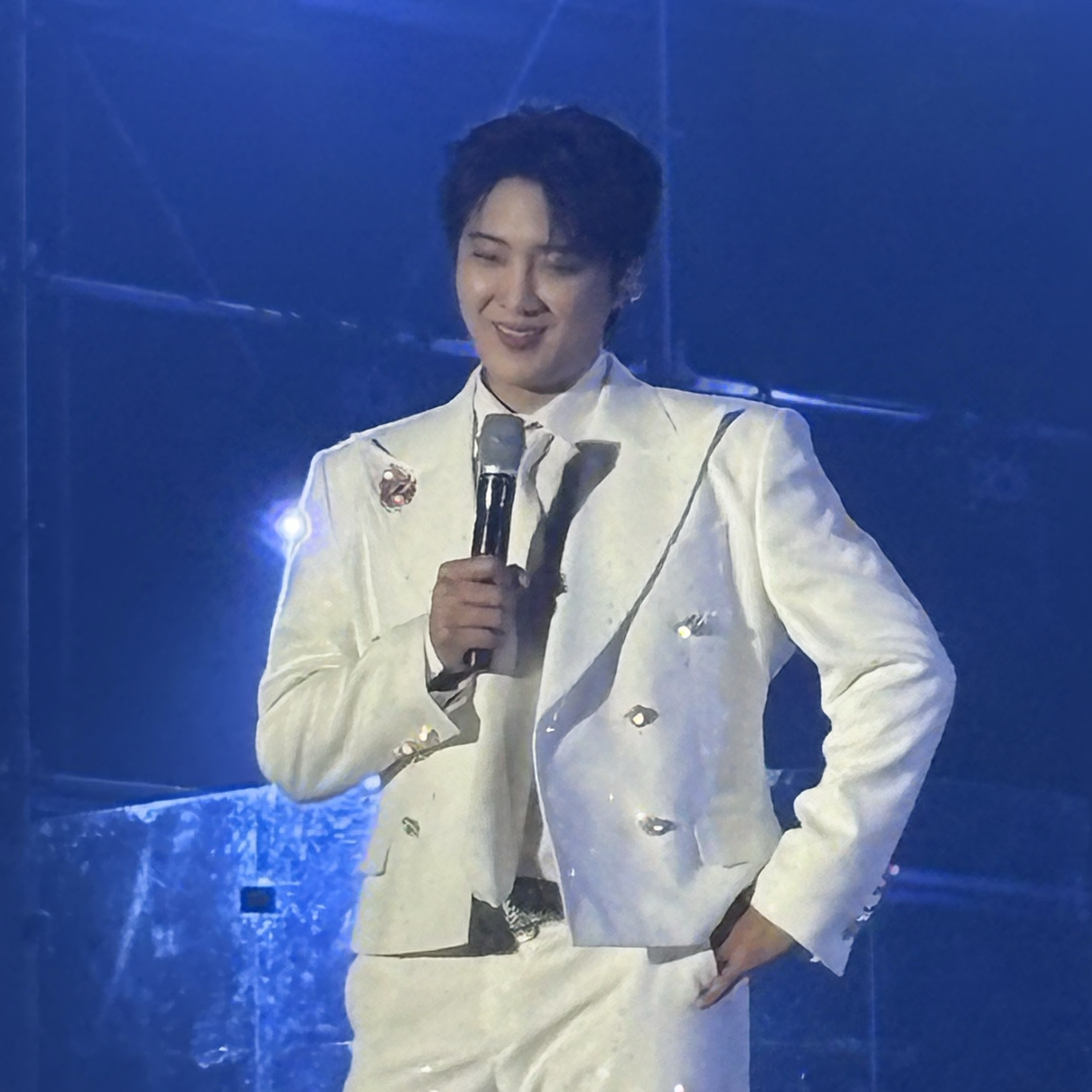 A moment captured by a fan of Hwang Yunsung