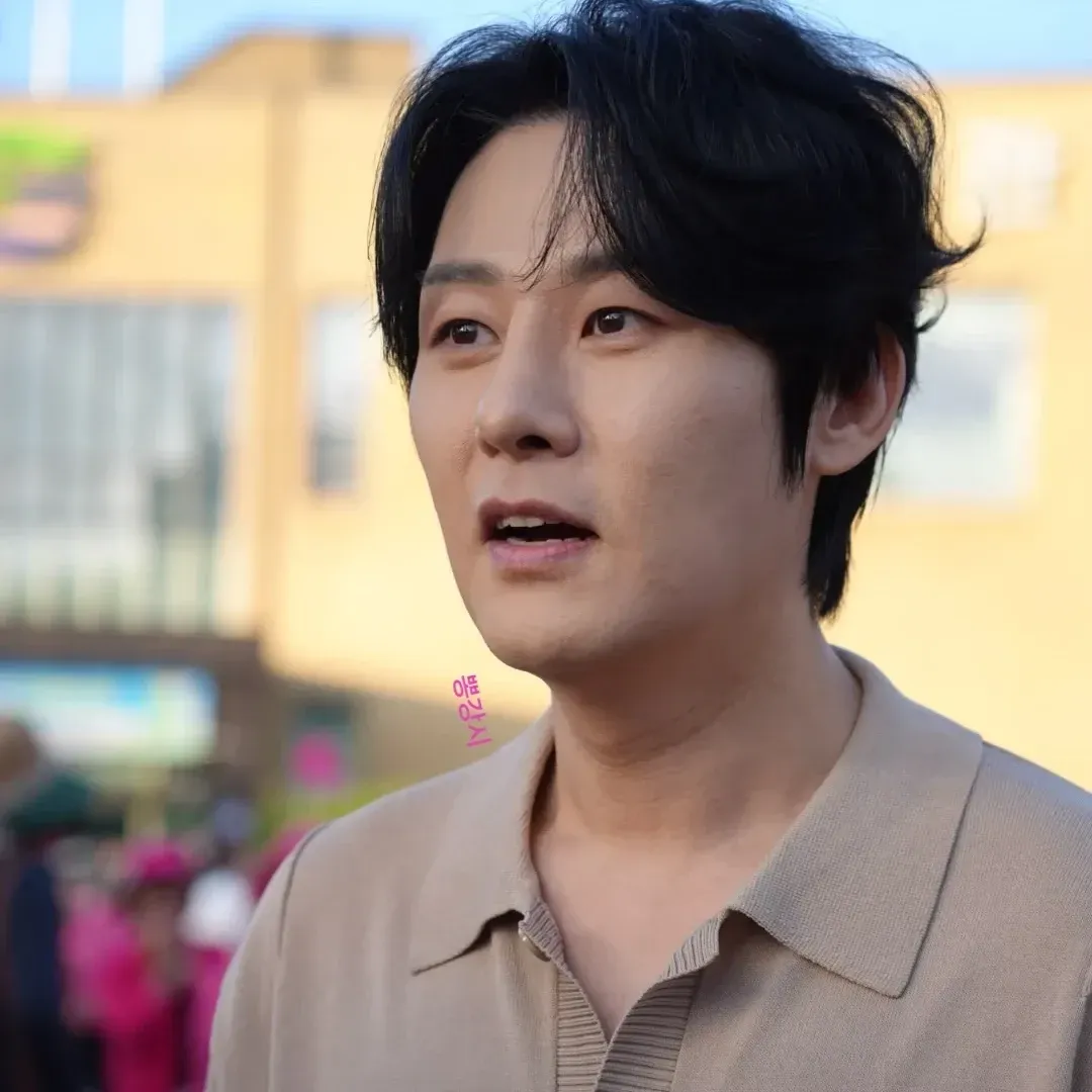 Behind-the-scenes cut of Kang Moonkyung