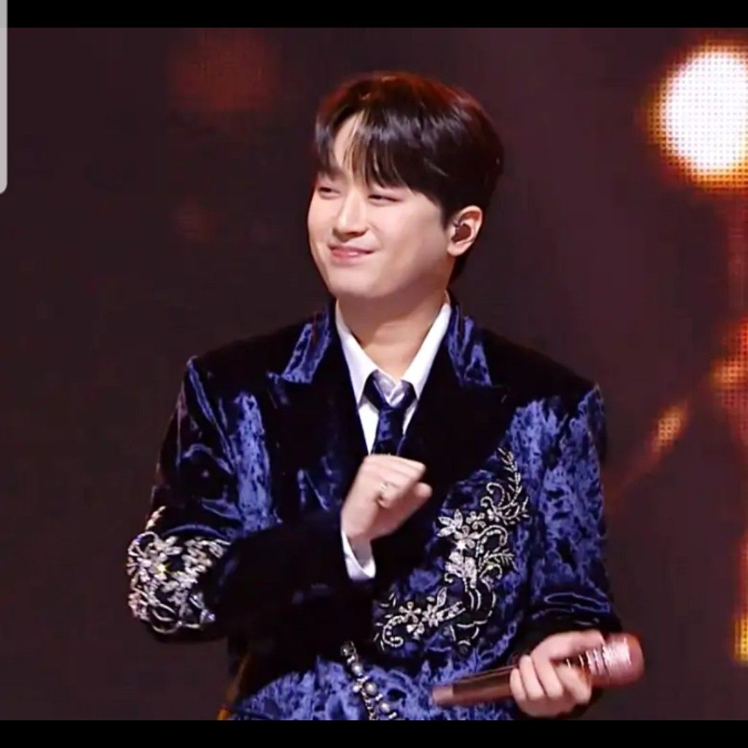 粉丝拍下的李灿元瞬间