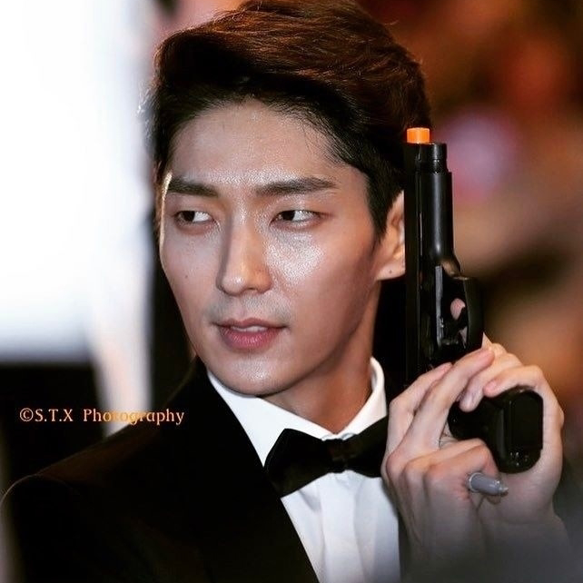 A moment captured by a fan of Lee Joongi